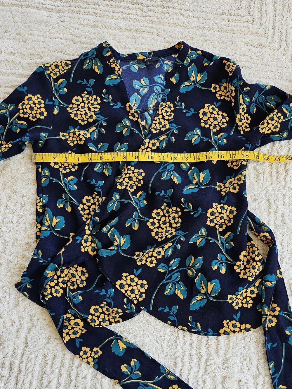 J. Crew Navy & Gold Floral Drape Crepe Wrap‎ Blouse Size Small #K0747
